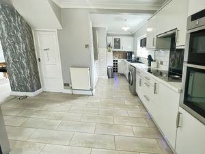 Kitchen- click for photo gallery